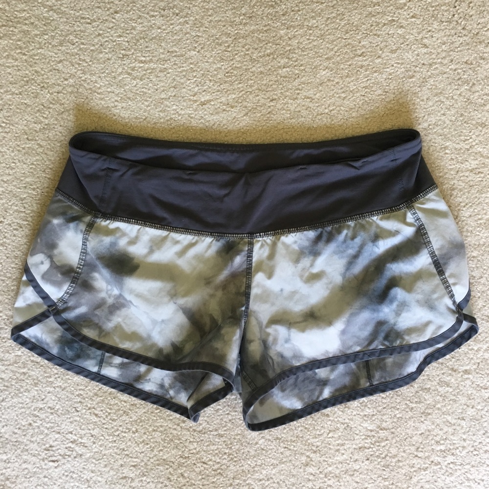 Lululemon shorts size 8 like new